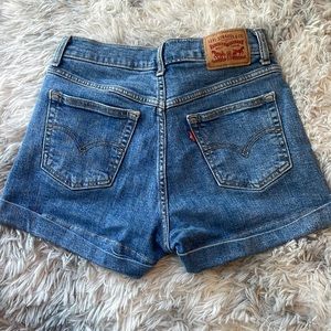 Levi shorts 💗